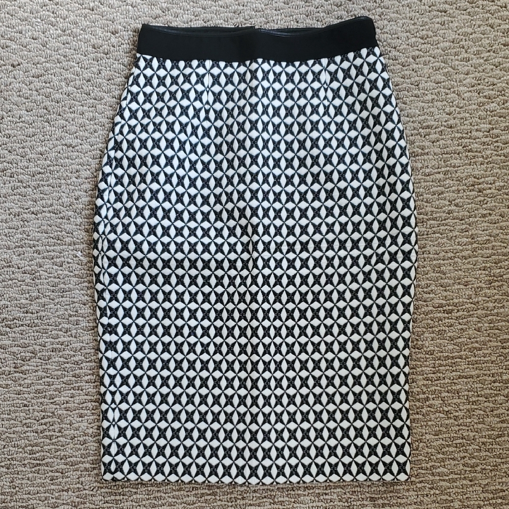 Banana Republic Black and White Pencil Skirt, Size 4